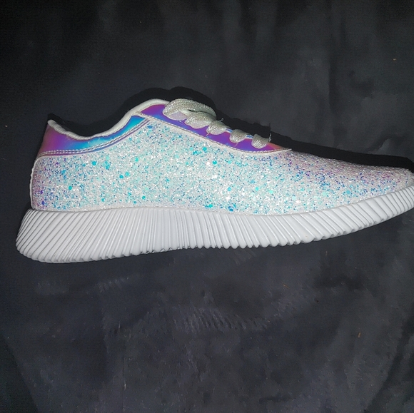 Shoes - Picture 2 of 6